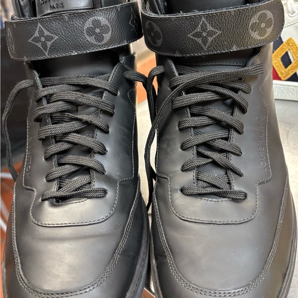 Louis Vuitton sneaker high top. - Picture 2 of 6